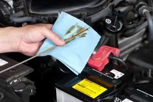 Top signs of engine oil leaking